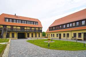 "Sächsischer Reiterhof": voll möbliert im Dachgeschoss! – Die vollständige Adresse der Immobilie erhältst du vom Anbieter., 1169 Naußlitz, Dresden – Vorschaubild 2