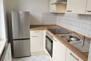 Attraktive Wohnung mit Einbauküche und neu saniertem Bad – Saalhausener Str. 50, 1159 Dresden – Vorschaubild 1