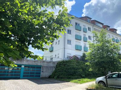 Vermietete DG-Wohnung mit Galerie TG & Aufzug