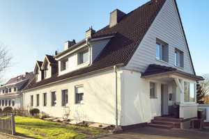 Ihr neues Zuhause: Doppelhaushälfte mit Einliegerwohnung und großzügigem Garten – Rendsburg-Eckernförde (Kreis) – Vorschaubild 1