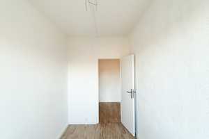 Familien hergehört! TOP 5-Raum-Wohnung mit moderner Einbauküche, 2 Balkonen und 2 Badezimmer! – Wolgograder Allee 68, 9123 Chemnitz – Vorschaubild 18