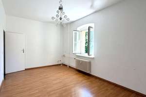 2 Zimmer Wohnung mit zwei Stellplätzen und Blick ins Grüne in Berlin Charlottenburg