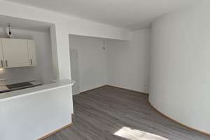 Stilvolle Split-Level-Loftwohnung mit Garten in sanierter Fabrik mit TG Stellplatz – 40489 Angermund, Düsseldorf – Vorschaubild 13
