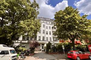 versteckter Altbau-Traum an einer der coolsten Straßen der Welt!
