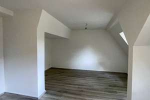 3 Nettokaltmieten frei! Familienwohnung im Dachgeschoss.. – Duisburger Str. 57, 47198 Alt-Homberg, Duisburg – Vorschaubild 3