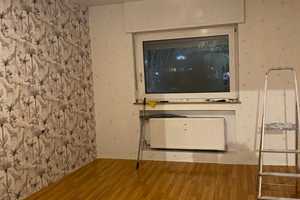 Modernisierte Wohnung mit vier Zimmern sowie Balkon und EBK in Düren *Saniertes Badezimmer* – Friedrich-Ebert-Platz 9, 52351 Düren (Kreis) – Vorschaubild 3