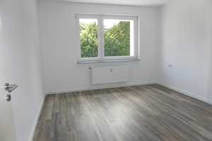 Frisch renovierte 3-Zimmer Wohnung mit Balkon, nahe FH und Köln Arcaden – Feldbergstr. 14, 51105 Köln – Vorschaubild 2