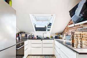 Die Tür geht auf, der Blick hinauf: 4-Zimmer mit Südbalkon und Weitsicht in Feuerbach! – Die vollständige Adresse der Immobilie erhältst du vom Anbieter., 70469 Feuerbacher Tal, Stuttgart – Vorschaubild 7