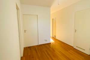 Helle 3-Zimmer-Wohnung mit Einbauküche & Aufzug & West-Loggia in München – 81927 Johanneskirchen, München – Vorschaubild 4