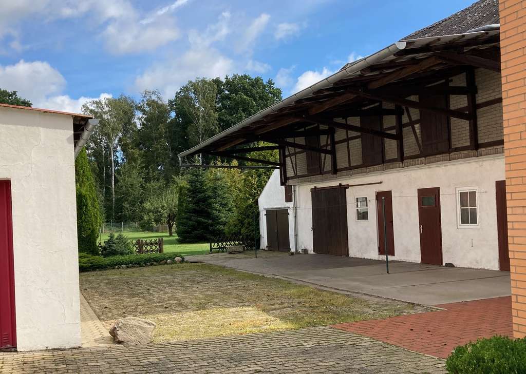 Immobilie in Bergfeld - 7-Zimmer-Haus mit Nebengebäuden für Gartenfreunde - Bild 1