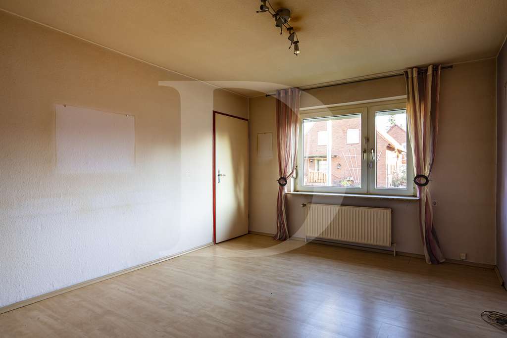 Immobilie in Leer - Investitionschance in Leer: Doppelhaushälfte mit Sanierungsbedarf - Bild 2