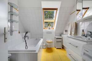 76 m² | 3-Zimmer-Dachgeschosswohnung auf 2 Ebenen | Gepflegt & top angebunden – Die vollständige Adresse der Immobilie erhältst du vom Anbieter., 13353 Wedding, Berlin – Vorschaubild 3