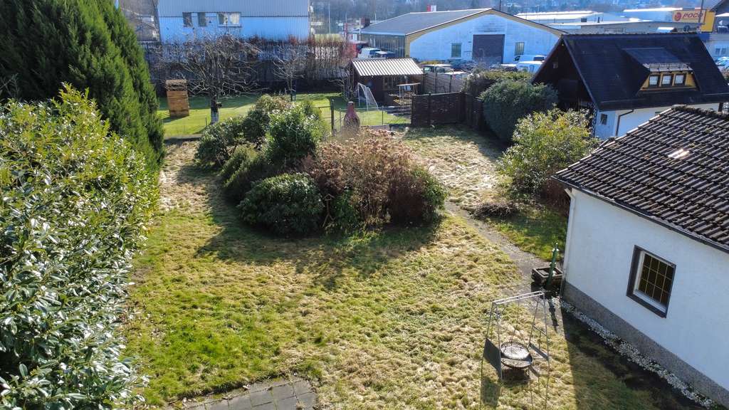 Immobilie in Kreuztal - Viel Platz für Ihre Ideen – Ein- bis Zweifamilienhaus mit großem Grundstück - Bild 4