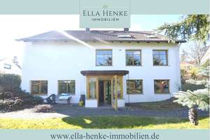 Schönes, großes Einfamilienhaus auf großem Grundstück mit Keller + Garage.