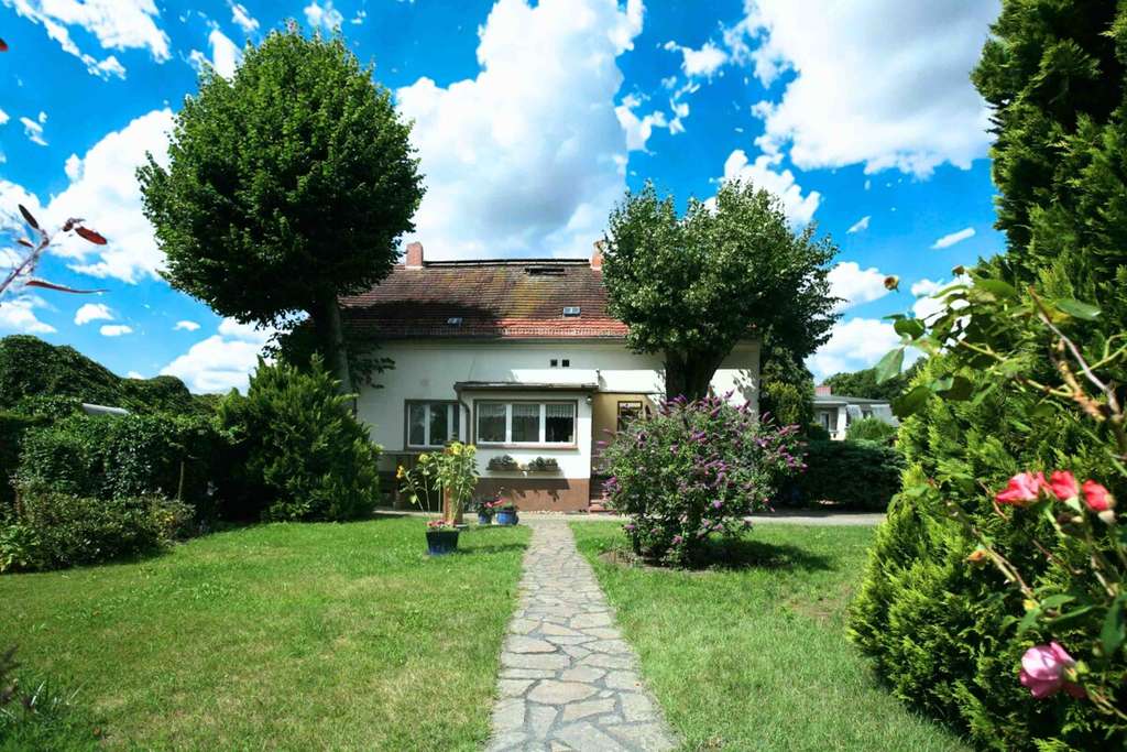 Immobilie in Jüterbog - Jüterbog: Charmanter Altbau auf großem und schönem Grundstück - Bild 0