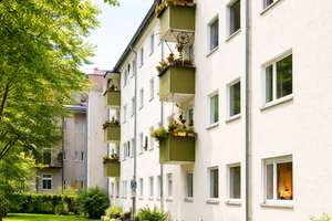 Pasing: Großzügige 4-Zimmer-Wohnung mit Balkon in grüner, ruhiger Lage – perfekt für Familien.