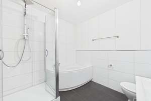 Helle 3-Zimmer-Wohnung mit Balkon, Garage und Treppenlift in Stuttgart-Weilimdorf – Die vollständige Adresse der Immobilie erhältst du vom Anbieter., 70499 Weilimdorf (Ortsteil), Stuttgart – Vorschaubild 10