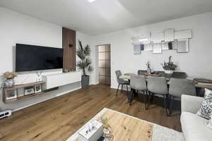 Stilvolle 4-Zimmer-Hochparterre-Wohnung mit Balkon und Stellplatz in Ingolstadt – Die vollständige Adresse der Immobilie erhältst du vom Anbieter., 85051 Münchener Straße, Ingolstadt – Vorschaubild 1
