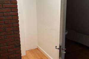 Zu vermieten: Helle 2-Zimmer-Dachgeschosswohnung mit Balkon in Hamburg-Schnelsen (61 m²) – Die vollständige Adresse der Immobilie erhältst du vom Anbieter., 22457 Schnelsen, Hamburg – Vorschaubild 2