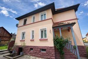 Traumhaft wohnen mit Garten, Scheune und zusätzlichem Mietpotenzial – Die vollständige Adresse der Immobilie erhältst du vom Anbieter., 75210 Keltern – Vorschaubild 1