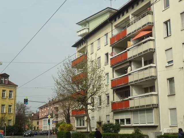 Sanierungsbedürftige 2,5 Zi, mit Balkon in Nbg Nord - Erbbaurecht, Nürnberg – Bild 1