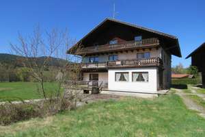 Landhaus mit ELW und ehem. Turbinenhaus in absolut ruhiger  Dorfrandlage mit Aussicht  Nähe Arnbruck – Die vollständige Adresse der Immobilie erhältst du vom Anbieter., 93471 Arnbruck – Vorschaubild 1