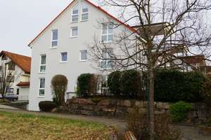 Moderne 4-Zimmer Wohnung mit T-Garagen in Großbettlingen