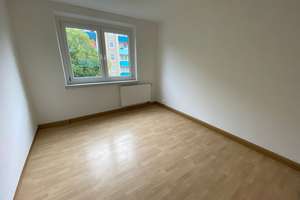 Heller Wohntraum mit Balkon & Einbauküche – Am Himmelreich 54, 98527 Suhl-Ilmenauer Straße, Suhl – Vorschaubild 3