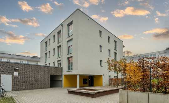 3-Zimmer ETW im 3.OG aus dem Jahre 2019 mit 2 Bädern, Einbauküche, Südloggia und TG-Stellplatz