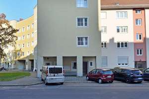 Sehr großzügige Zweizimmerwohnung im dritten Obergeschoss ohne Aufzug! – Dr.-Luppe-Platz 2, 90443 Steinbühl, Nürnberg – Vorschaubild 2