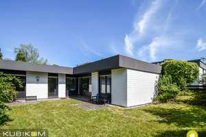Bungalow in Süd-West-Ausrichtung, Vier-Zimmer, Garten und viel Privatsphäre in ruhiger Lage. Garage.