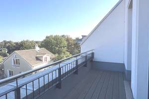 Dachgeschoss-Traum mit zwei sonnigen Terrassen – Grünauer Straße 28, 12524 Altglienicke, Berlin – Vorschaubild 1