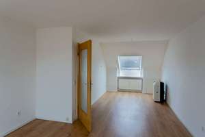 Lichtdurchflutete 3-Zimmer-Dachgeschosswohnung in gepflegtem Zustand – Die vollständige Adresse der Immobilie erhältst du vom Anbieter., 90427 Großgründlach, Nürnberg – Vorschaubild 3
