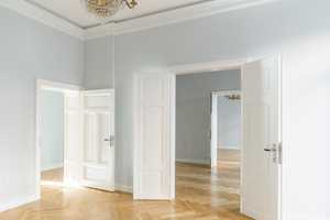 NEU *Paul & Partner* ALTBAUFANS AUFGEAPASST ! SAGENHAFTE ALTBAUPERLE IN IDEALER LAGE ! 2 BALKONE ! – Wiesbaden – Vorschaubild 1