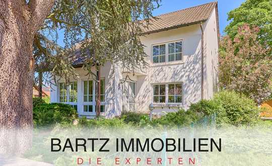Wohnen im Grünen – Lichtdurchflutetes, hochwertiges Domizil mit parkähnlichem Garten