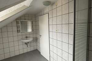 Schöne Altbau Dachgeschoss-Wohnung mit Küche und Keller im historischen Kesselstadt. – Alexanderstraße 7, 63454 Kesselstadt, Hanau – Vorschaubild 12