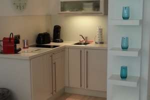 Möbliert: helle Terrassenwohnung am Luitpoldpark, U3/U8 und Tram 27 vor der Tür - we speak English – Schleißheimer Str. 276, 80809 Am Luitpoldpark, München – Vorschaubild 3