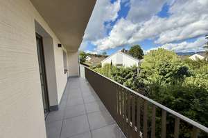 Moderne, helle 3-Zi.-Wohnung Erstbezug mit Möblierung