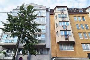 Kompakt, zentral, vermietungsstark: leerstehende Citywohnung mit Stellplatz und Balkon