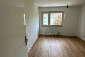 schön sanierter Wohnkomfort im 3. OG mit Balkon und 73,28 m² Wohnfläche in Essen-Fischweiher – Fischweiher 20-32, 45307 Kray, Essen – Vorschaubild 2