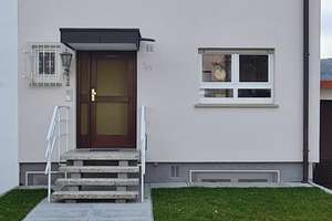 •	DHH in einmalig ruhiger Lage am Ortsrand Rommelshausen, lichtdurchflutet mit faszinierendem Blick 