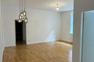 Helle 2-Zimmerwohnung mit EBK und Terrasse in ruhigem Hinterhaus – Herrngartenstraße 17, 65185 Mitte, Wiesbaden – Vorschaubild 1