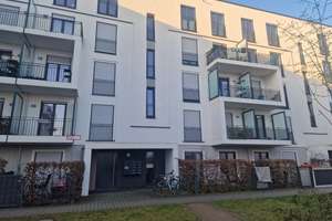 Luxuriöse 3-Zimmer-Wohnung mit Balkon im 1. OG in Düsseldorf-Heerdt