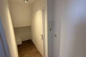 Renovierte Dachgeschosswohnung mit Einbauküche(Whg.4) – Eisenbahnstraße 39, 66117 Alt-Saarbrücken, Saarbrücken – Vorschaubild 7