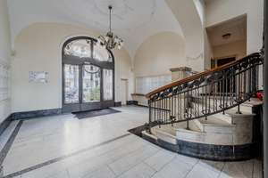 *PROVISIONSFREI* Bezugsfreie renovierte 2-Zimmer Altbauperle in hersschaftlichem Altbau in TOP-Lage – Prager Strasse 3, 10779 Wilmersdorf, Berlin – Vorschaubild 2