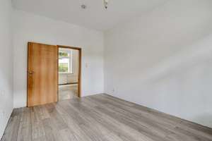 Lichtdurchflutete 4-Zimmer-Wohnung mit Altbaucharme – Die vollständige Adresse der Immobilie erhältst du vom Anbieter., 42719 Wald, Solingen – Vorschaubild 3