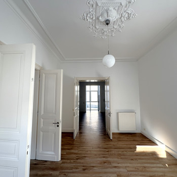 Hohe Decken im modernen Altbau | kurzfristig verfügbar