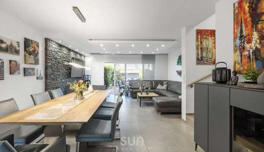 Bild von WIE NEU: DESIGN-REIHENHAUS IN RUHIGER LAGE – modernisiert 2024, mit Garten & Balkon