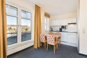 Ferienwohnung mit Einbauküche, Aufzug, Parkplatz in Sellin - Bahnhofsnah & Spazierdistanz zum Strand – Die vollständige Adresse der Immobilie erhältst du vom Anbieter., 18586 Sellin – Vorschaubild 3