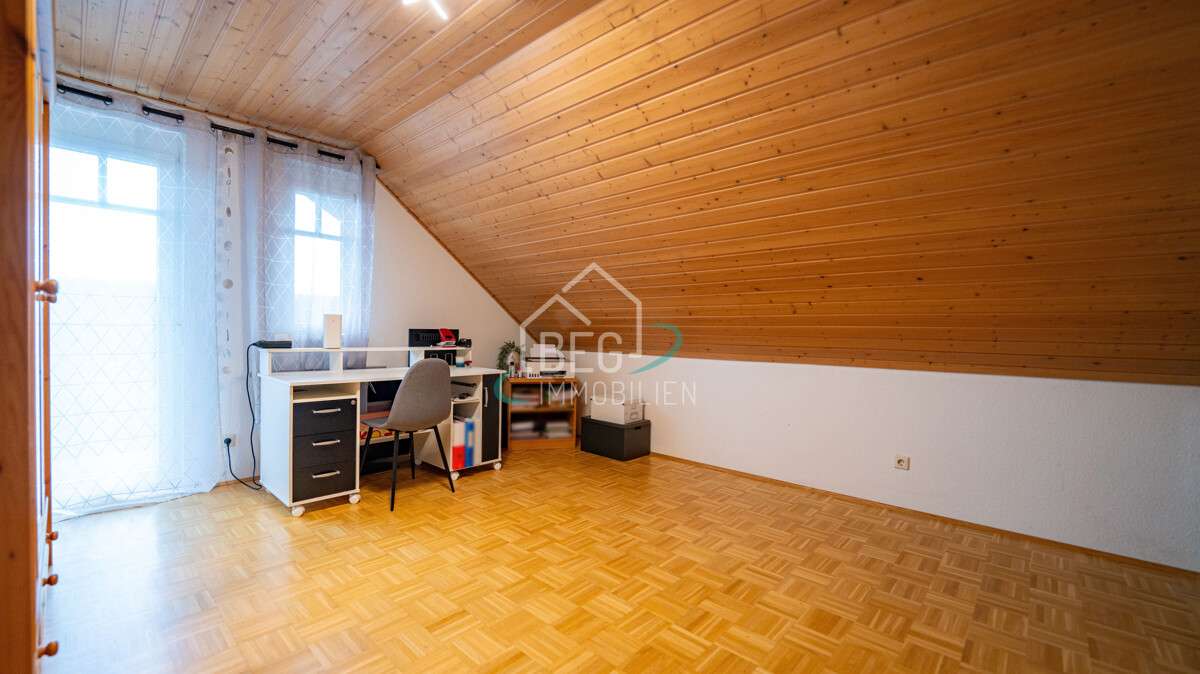 Immobilie in Stimpfach - Familienfreundliches Einfamilienhaus  mit Garten, Terrasse und Doppelgarage - Bild 6